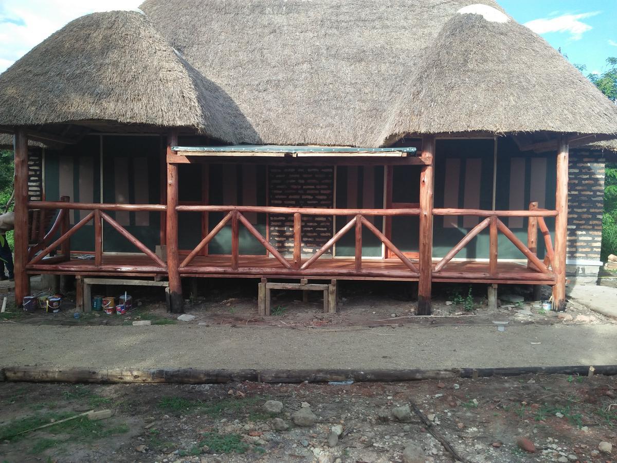 Irungu Forest Safari Lodge Katunguru Zewnętrze zdjęcie