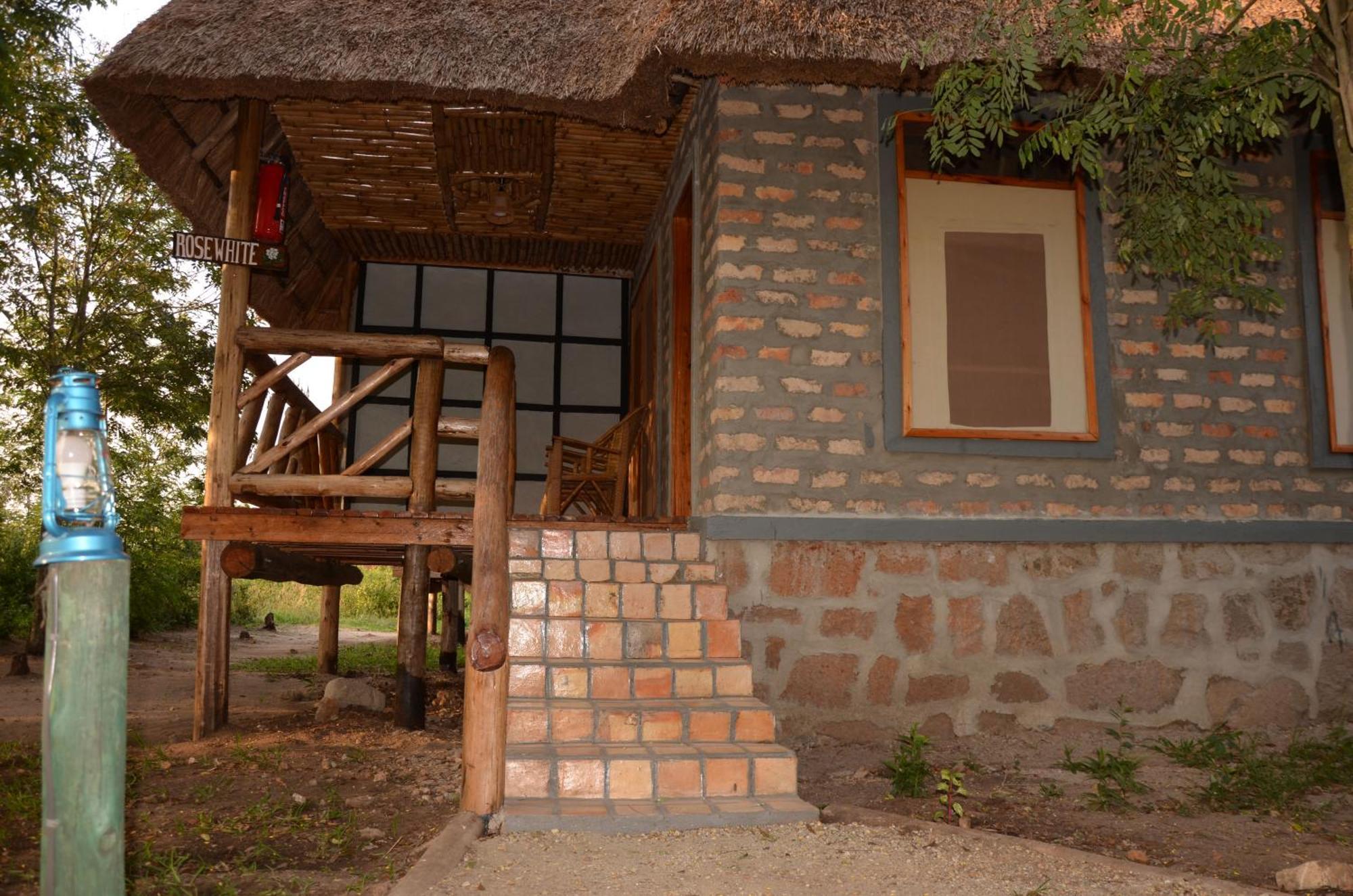 Irungu Forest Safari Lodge Katunguru Zewnętrze zdjęcie